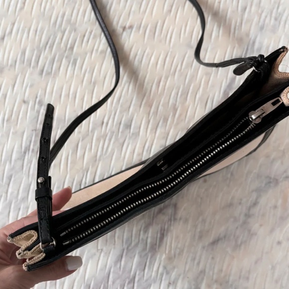 Authentic Balenciaga Cream Canvas Navy Leather Crossbody Pouch - Picture 4 of 8